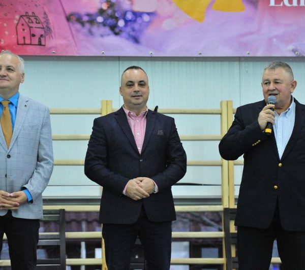 Magia colindelor de Crăciun la spectacolul zonal de la VLĂDEȘTI, FESTIVALUL COLINDULUI VÂLCEAN, ediția a X-a
