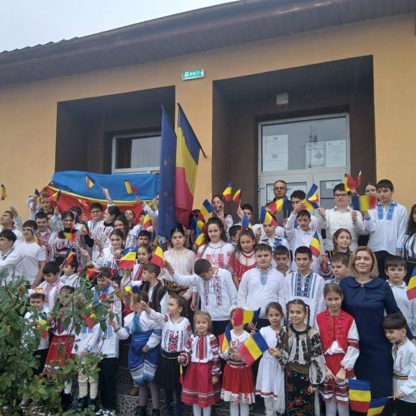 Ziua Națională a României, sărbătorită de elevii de la Școala Gimnazială Nr.1 Stoilești printr-o serie de activități educative, cultural-artistice și de valorizare a tradițiilor românești