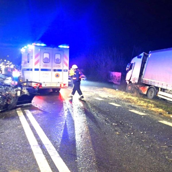 Accident grav pe DN 7, la Călimănești: un piteștean de 19 ani a murit, patru pasageri au ajuns la spital