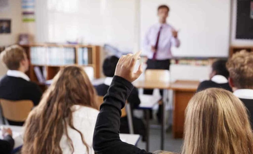 Educația, reglată din mers: ce se schimbă pentru profesori, universități și licee