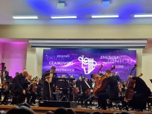 La Filarmonica Pitești se cântă fără cusur chiar și cea mai înaltă muzică a lumii