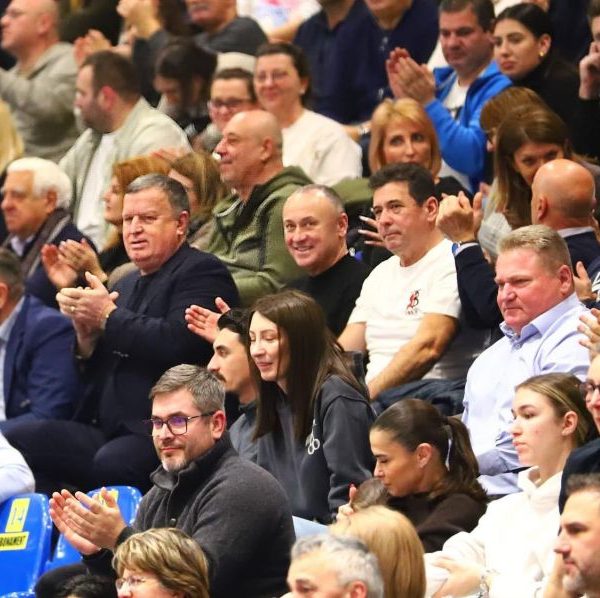 Deputatul Eugen Neață, prezent la meciul de handbal SCM Râmnicu Vâlcea-Rapid București. ”Handbalul, fanionul sportului vâlcean”