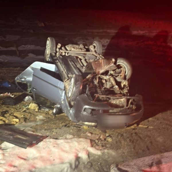 Mașină răsturnată pe DN73, la Dâmbovicioara. Doi tineri au ajuns la spital