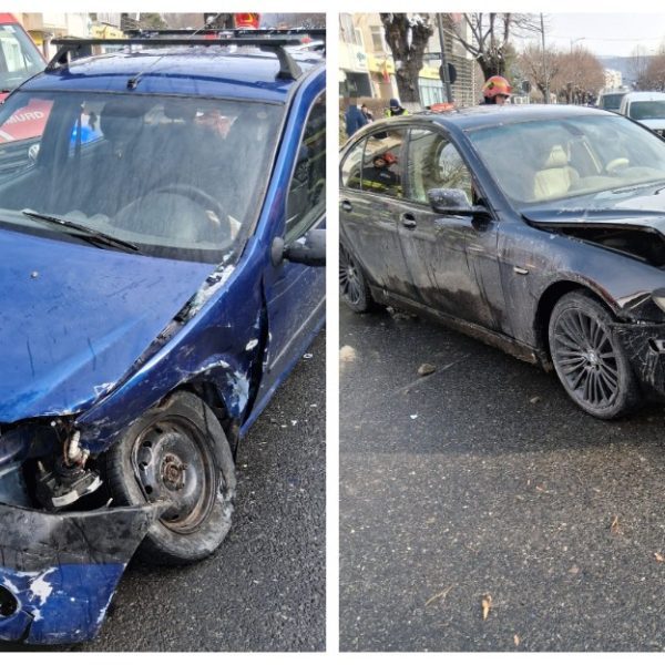 Accident la Râmnicu Vâlcea: două persoane rănite după ce un șofer de 80 ani nu a acordat prioritate