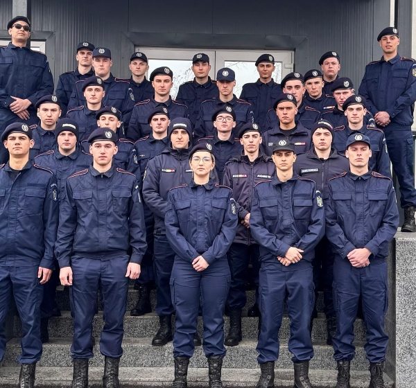 29 de viitori jandarmi au ajuns la Vâlcea. Încep primele misiuni „pe bune”!