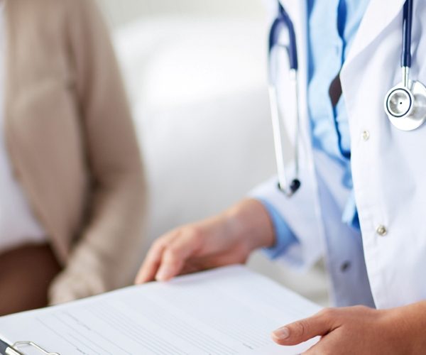 Proiect adoptat: Medicii vor fi obligați să programeze pacienții pentru investigațiile următoare și să faciliteze a doua opinie