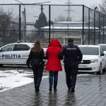 Oameni în vârstă păcăliți de bancă: două angajate, reținute pentru credite false