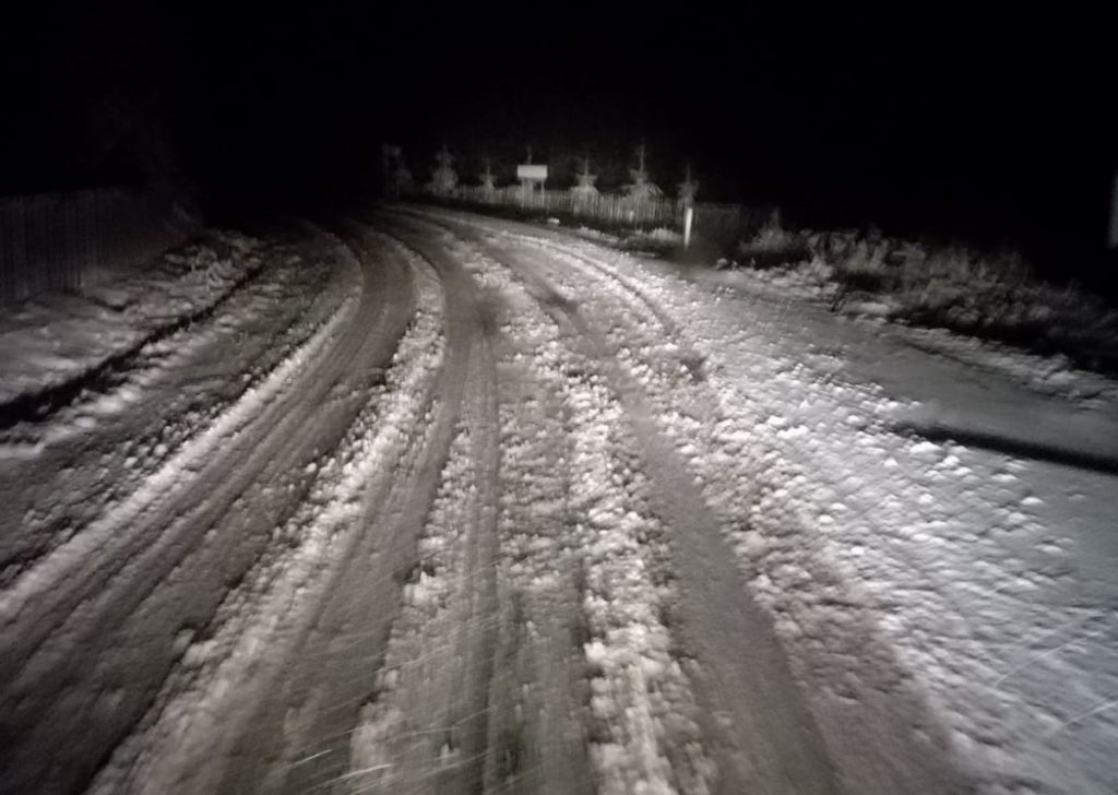 Atenție, șoferi! Trafic îngreunat din cauza ninsorii pe DN 7 și DN 73C