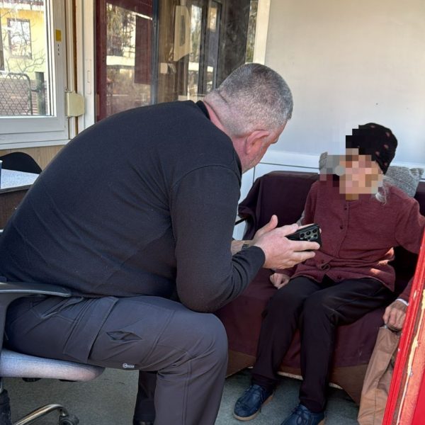 1 Martie cu emoții pentru o bunică din Pitești. Polițiștii locali au ajutat-o să ajungă acasă