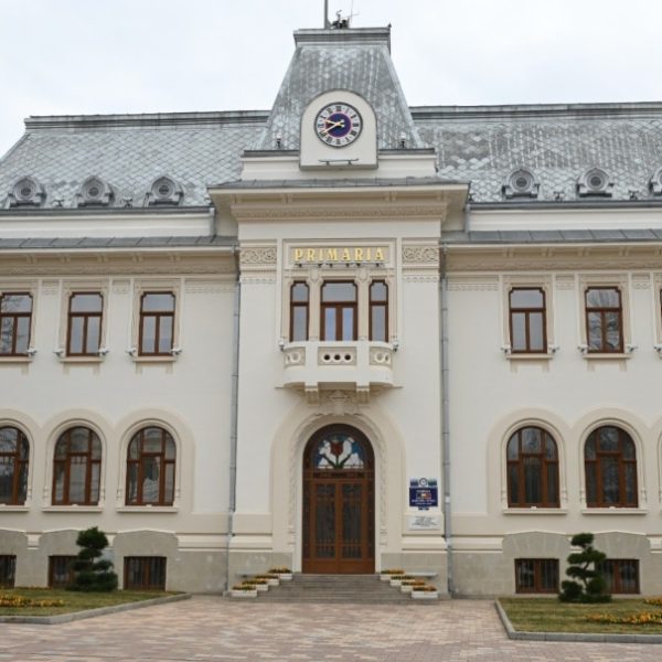 Primăria Pitești revine în sediul reabilitat! Unele servicii vor fi suspendate temporar