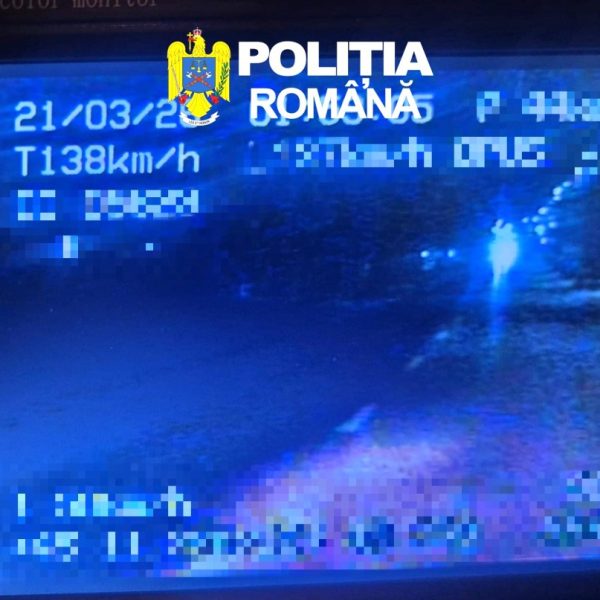 „Zbura” pe șosea, în miez de noapte. Șofer lăsat fără permis după o cursă periculoasă
