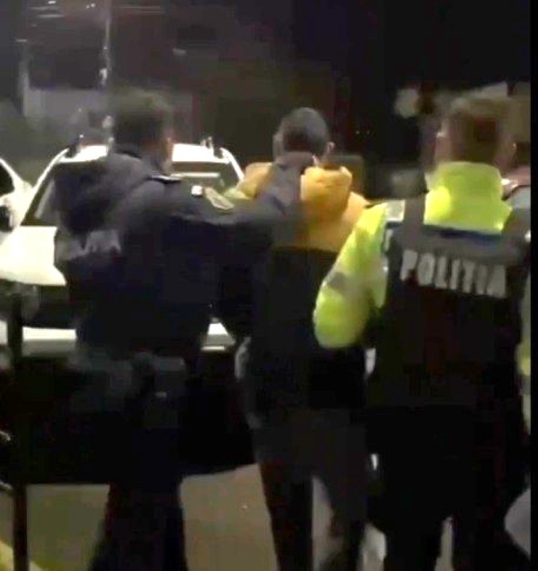 Șofer fără permis, cu mașină radiată și numere false, reținut după ce a încercat să fugă de polițiști