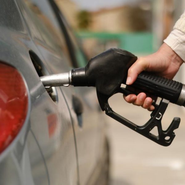 AUR propune scăderea TVA la combustibili