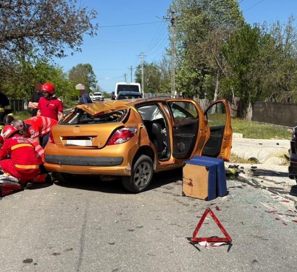 Accident cumplit în Vâlcea: o femeie a murit după ce mașina în care era a intrat într-un autoturism parcat