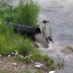 Anchete de mediu în Argeș: gropi cu deșeuri și deversări suspecte în Râul Doamnei