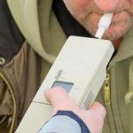 „Rupt” de beat la volan, oprit de polițiști în Vâlcea