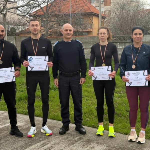 Polițiștii din Olt au câștigat proba de cros la competiția „Prin sport, MAI aproape”