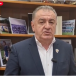    Ziariștii joacă la păcănele