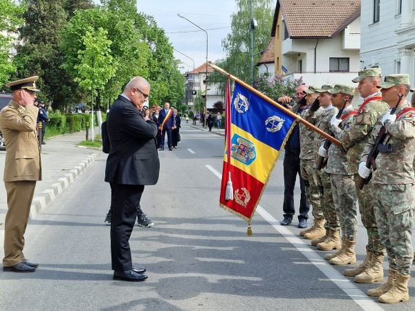 Prefectul Mihai Oprea: La mulți ani, veteranilor de război din județul Vâlcea! Recunoștință pentru toți veteranii trecuți în eternitate!