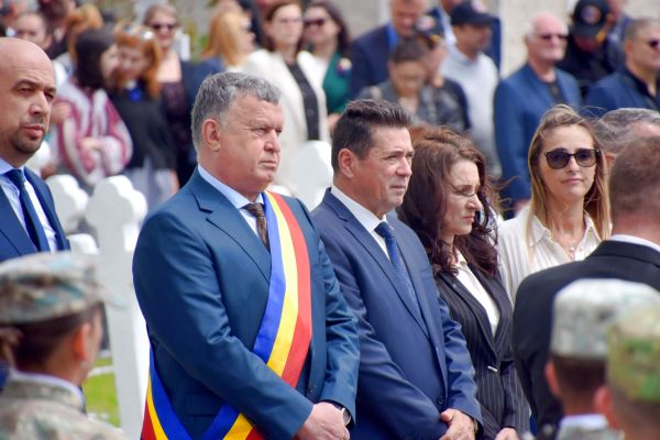 Mircia Gutău, de Ziua Eroilor: ”Ei sunt icoanele în fața cărora trebuie să ne închinăm nu doar de sărbătoarea Înălțării Domnului, ci în fiecare zi!”