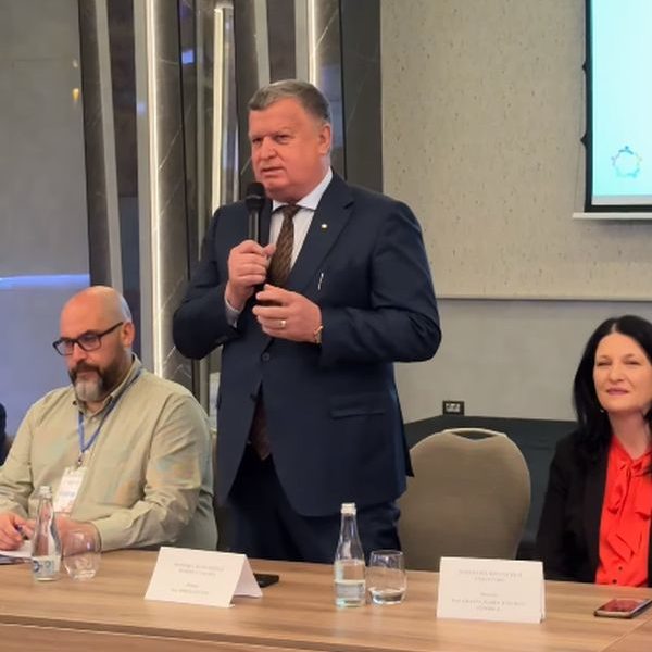 Râmnicu Vâlcea găzduiește specialiști din România, Spania, Portugalia, Suedia, Croația și Elveția într-un eveniment dedicat viitorului educației: STEAMbrace