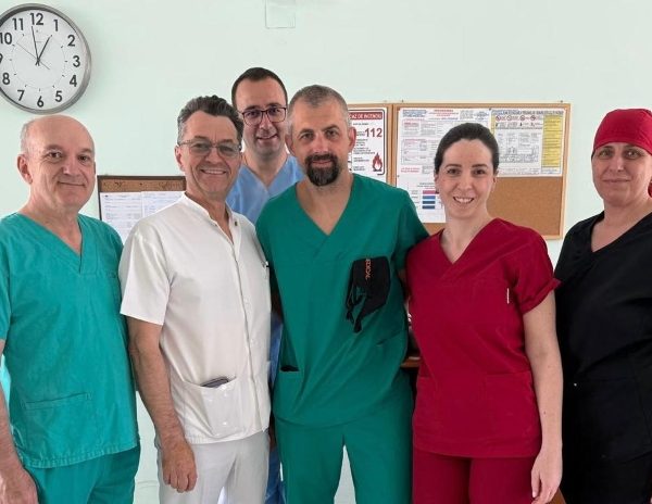 Premieră medicală la Spitalul Județean de Urgență Pitești: intervenție de protezare inversată a umărului, realizată cu succes