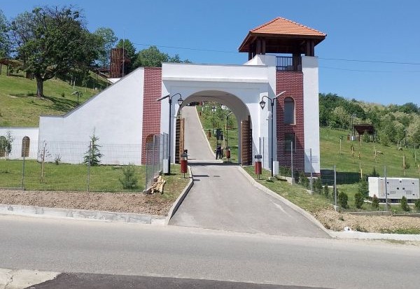 Primarul Nicolae Sărdărescu vă invită la inaugurarea Parcului ”Constantin Brâncoveanu” din Horezu de Ziua Internațională a Copilului