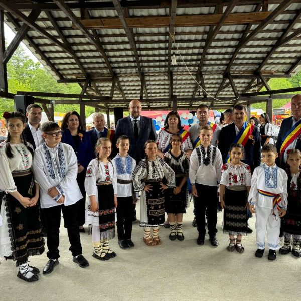 Constantin Rădulescu: ​”Tuturor localnicilor din Popești și Păușești, întreaga mea prețuire, gânduri bune și multă sănătate! La mulți ani”!