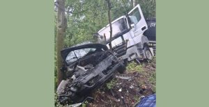 Trei răniți după un accident între un autocamion și un autoturism, în Argeș