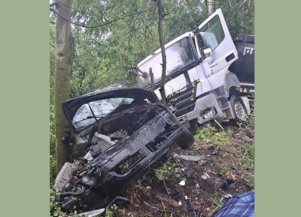 Trei răniți după un accident între un autocamion și un autoturism, în Argeș