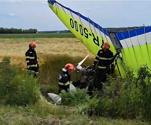 VIDEO. Accident aviatic în Argeș: Un motodeltaplan s-a prăbușit la decolare. Pilotul de 70 ani, transportat la spital