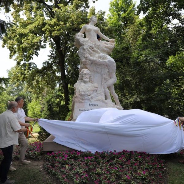 Râmnicu Vâlcea: Monumentul domnitorului Barbu Știrbei a fost recondiționat și inaugurat oficial