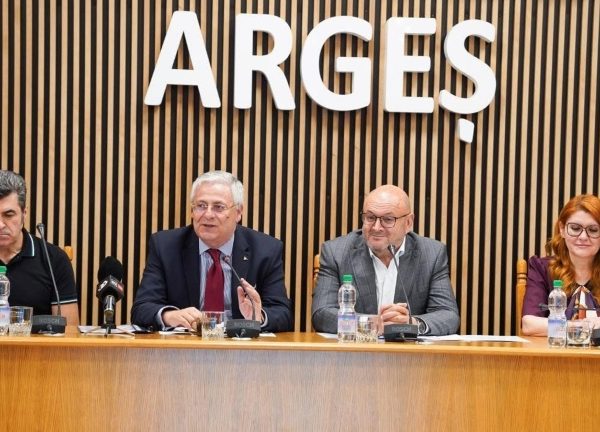 Argeșul, lider regional în atragerea fondurilor europene! Liviu Mușat: “Proiectele cu fonduri europene la Consiliul Județean Argeș “duduie” și vreau să vă felicit!”