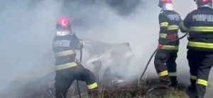 Accident la Stâlpeni: o mașină a luat foc după impactul cu un alt autoturism