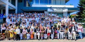 Ziua Iei, sărbătorită la Mioveni. Primăria îi invită pe oameni, în fața instituției, în port popular
