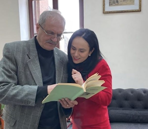 Simona Bucura Oprescu, mesaj de Ziua Învățătorului: „Mă gândesc cu recunoștință la învățătoarea mea și la toți dascălii”