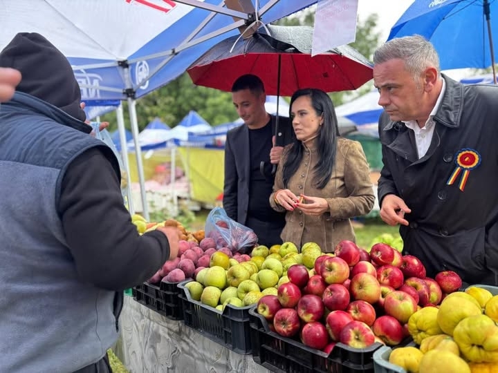 Simona Bucura Oprescu: „Produsele de bază trebuie să rămână la prețuri accesibile!”