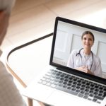 Recuperare medicală de acasă pentru pacienții greu deplasabili. Parlamentul a aprobat extinderea telemedicinei
