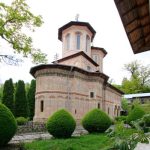 Constantin Rădulescu Președintele CJ Vâlcea, prezent la slujba oficiată la Mănăstirea Dintr-un Lemn