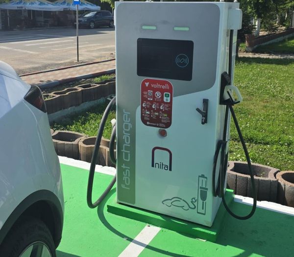 Stații de încărcare pentru autovehicule electrice, funcționale în comuna Mateești