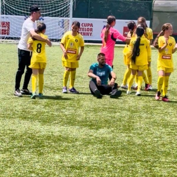 Echipa de fotbal fete U11 reprezentând Comuna Vaideeni s-a calificat în MAREA FINALĂ a „Cupei Satelor”!