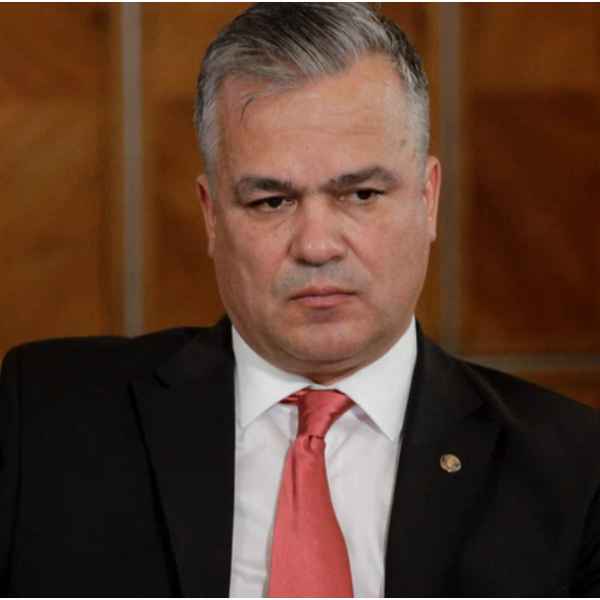 Fiindcă speranța moare ultima, Adrian Veștea nu își depune mandatul