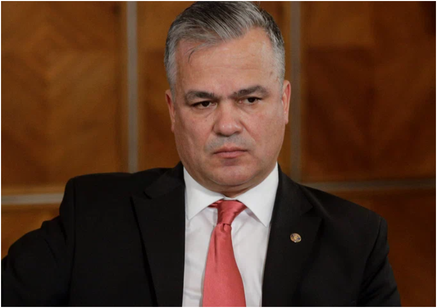 Fiindcă speranța moare ultima, Adrian Veștea nu își depune mandatul