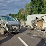 Accident pe DEx 12, în Argeș. Doi bărbați aflați lângă o autoutilitară defectă au fost…