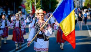 Restricții de circulație, în Mioveni, pentru Parada Festivalului Internațional de Folclor „Carpați”