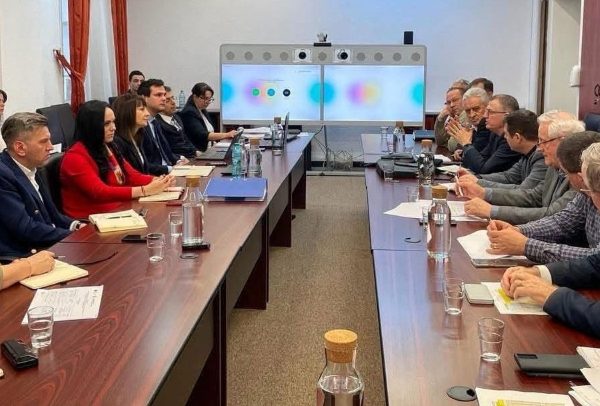 Simona Bucura Oprescu: „Prima de carieră didactică va putea fi folosită pe tot parcursul anului școlar și universitar 2026-2027”