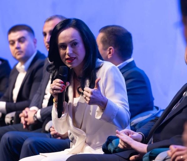 Educația, lovită de austeritate. Simona Bucura Oprescu: „O țară care își slăbește școala își slăbește propriul viitor”