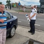 Transporta călători contra cost fără autorizație. Polițiștii i-au imobilizat mașina pentru șase luni