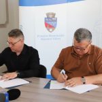 Primarul Mircia Gutău a semnat contractul de proiectare și execuție pentru reabilitarea Casei Olănescu