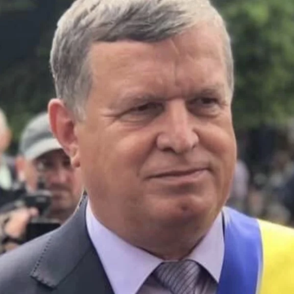 Îl înțeleg pe Mircia Gutău. Presa vâlceană este datoare să schimbe ceva